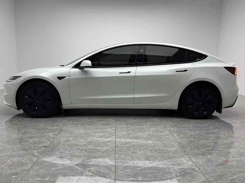 2025 Tesla Model 3 с пробегом 11 400 км