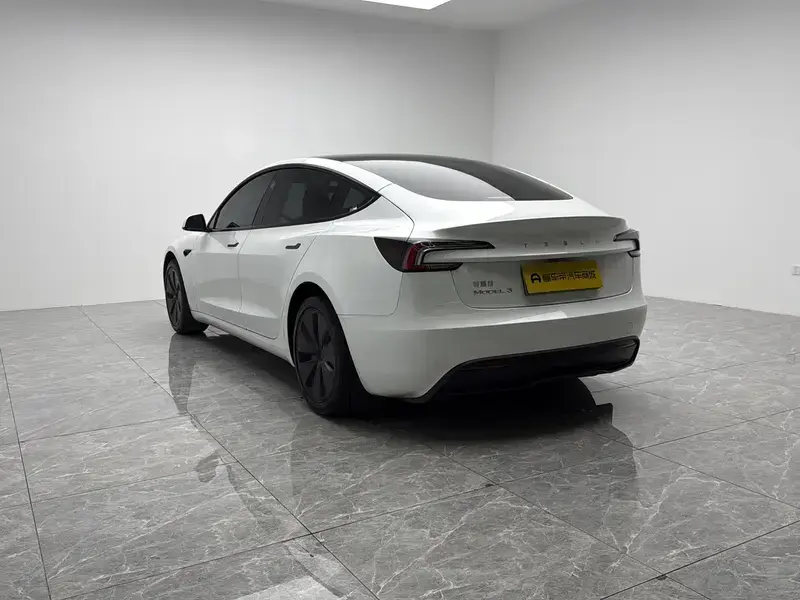 2025 Tesla Model 3 с пробегом 11 400 км