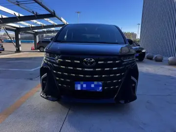 2025 Toyota Alphard с пробегом 1 000 км