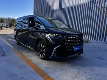 2025 Toyota Alphard с пробегом 1 000 км