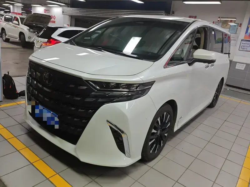2023 Toyota Alphard с пробегом 62 000 км
