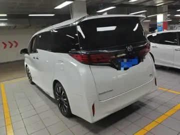 2023 Toyota Alphard с пробегом 62 000 км