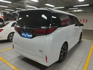 2023 Toyota Alphard с пробегом 62 000 км