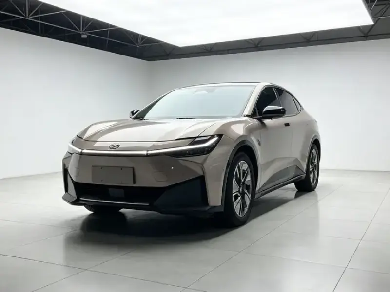 2023 Toyota bZ3 с пробегом 30 000 км