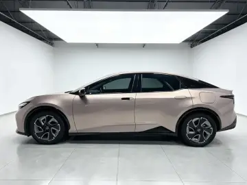 2023 Toyota bZ3 с пробегом 30 000 км