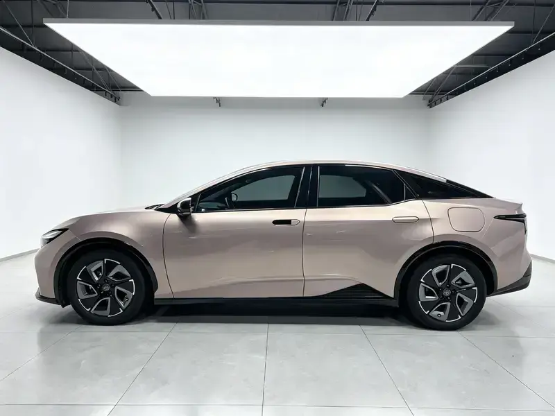 2023 Toyota bZ3 с пробегом 30 000 км