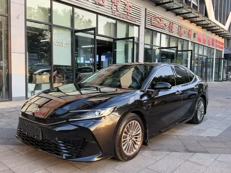 2024 Toyota Camry с пробегом 17 000 км
