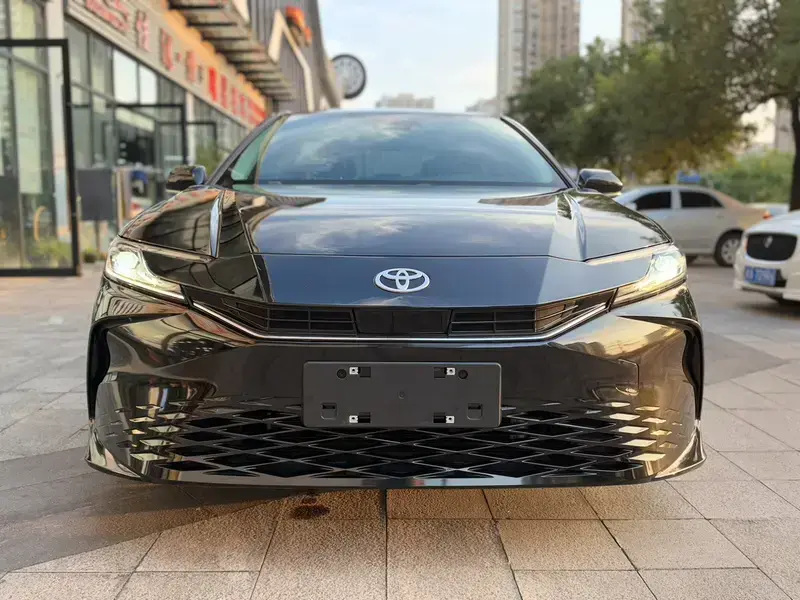 2024 Toyota Camry с пробегом 17 000 км