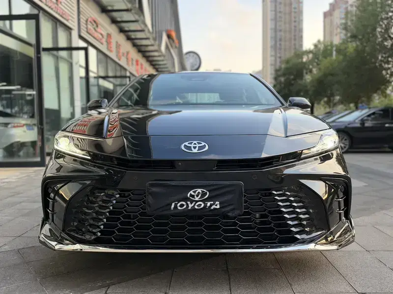 2024 Toyota Camry с пробегом 9 000 км