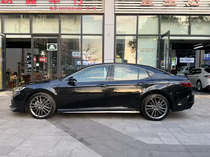 2024 Toyota Camry с пробегом 9 000 км