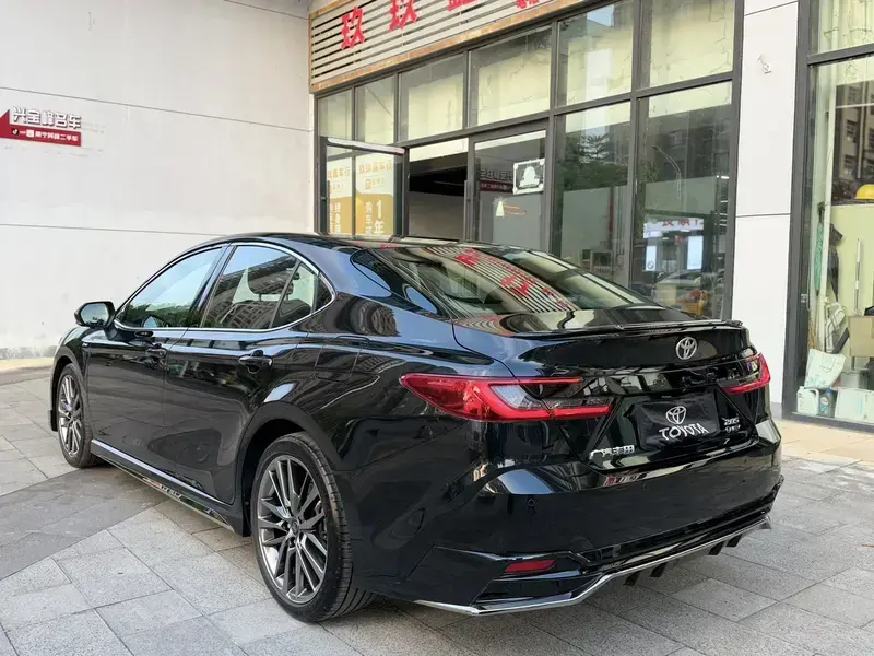 2024 Toyota Camry с пробегом 9 000 км