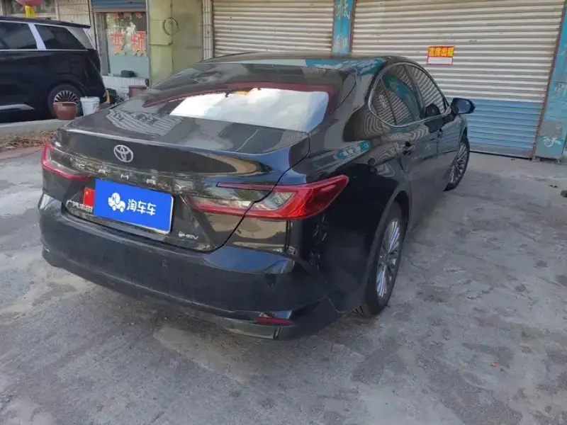 2024 Toyota Camry с пробегом 15 000 км
