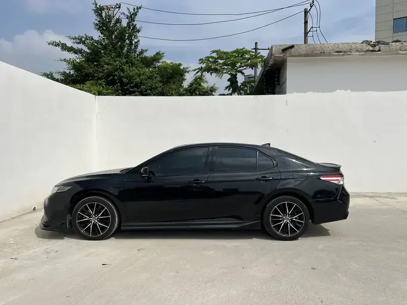 2023 Toyota Camry с пробегом 30 000 км