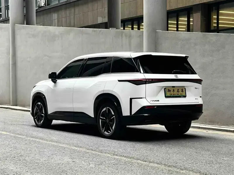 2025 Toyota bZ3X с пробегом 500 км