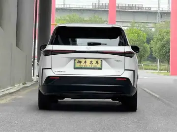 2025 Toyota bZ3X с пробегом 500 км