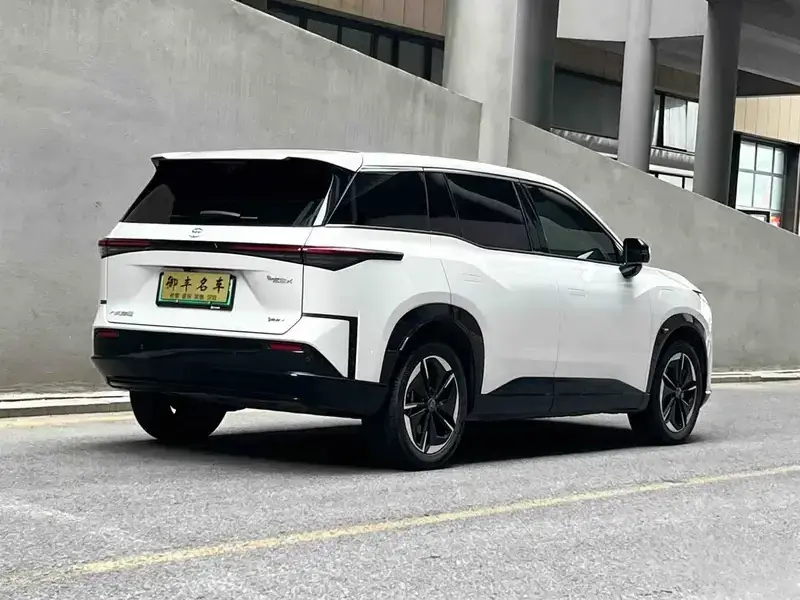 2025 Toyota bZ3X с пробегом 500 км