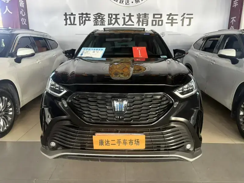 2023 Toyota Crown Kluger с пробегом 42 000 км