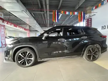 2023 Toyota Crown Kluger с пробегом 42 000 км