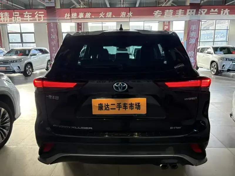 2023 Toyota Crown Kluger с пробегом 42 000 км