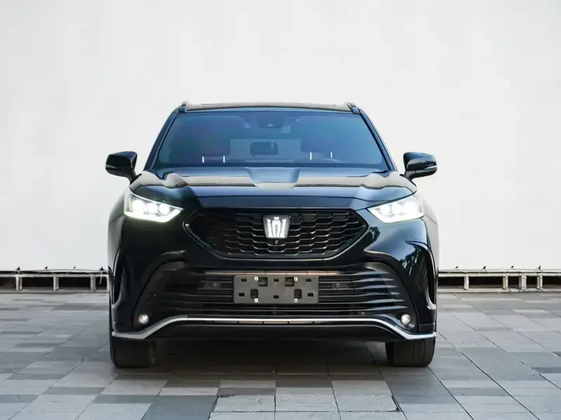 2021 Toyota Crown Kluger с пробегом 28 000 км