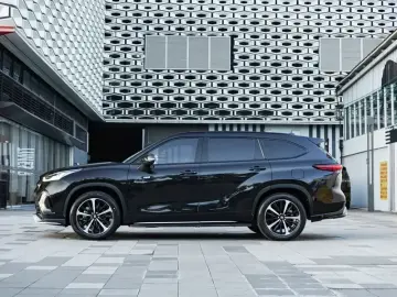 2021 Toyota Crown Kluger с пробегом 28 000 км