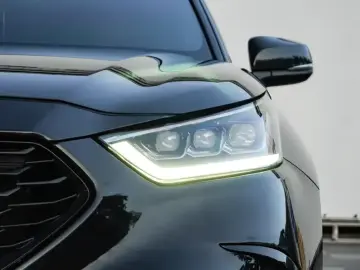 2021 Toyota Crown Kluger с пробегом 28 000 км