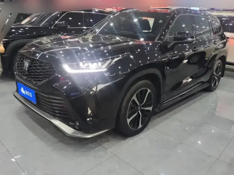 2023 Toyota Crown Kluger с пробегом 11 000 км
