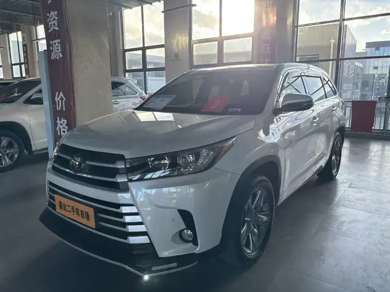 2021 Toyota Highlander с пробегом 52 000 км
