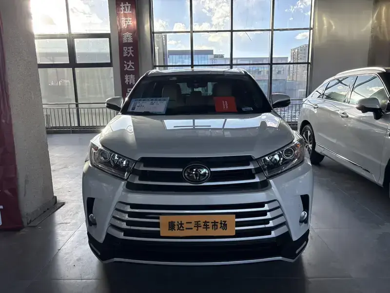 2021 Toyota Highlander с пробегом 52 000 км