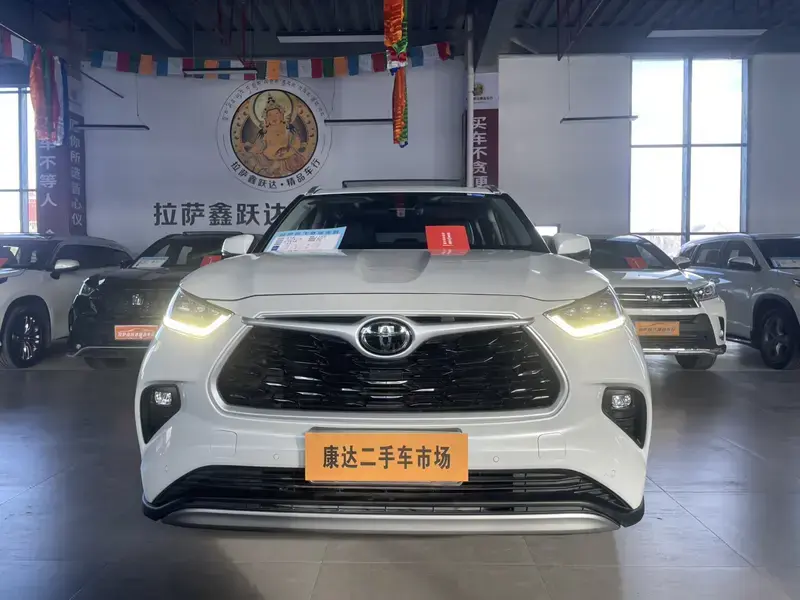 2022 Toyota Highlander с пробегом 49 100 км