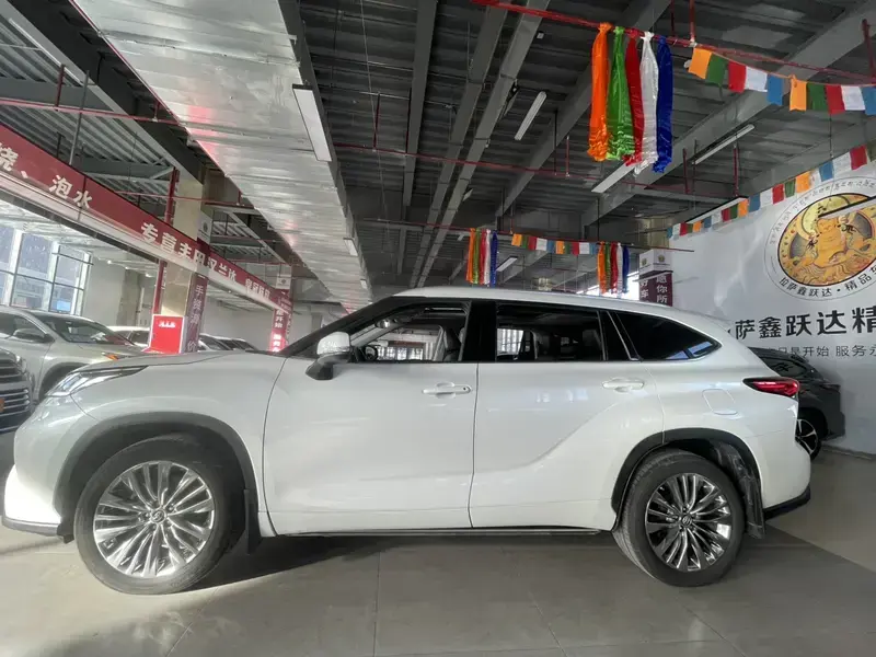 2022 Toyota Highlander с пробегом 49 100 км