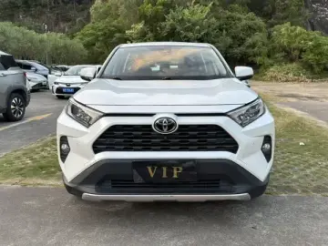 2023 Toyota RAV4 с пробегом 68 300 км