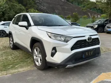 2023 Toyota RAV4 с пробегом 68 300 км