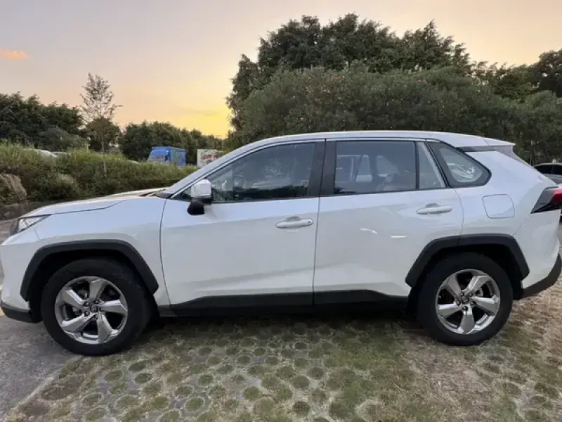 2023 Toyota RAV4 с пробегом 68 300 км