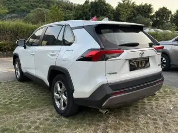 2023 Toyota RAV4 с пробегом 68 300 км
