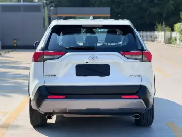 2022 Toyota RAV4 с пробегом 58 000 км