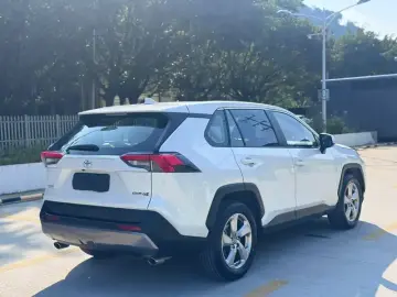 2022 Toyota RAV4 с пробегом 58 000 км