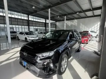 2023 Toyota RAV4 с пробегом 90 000 км