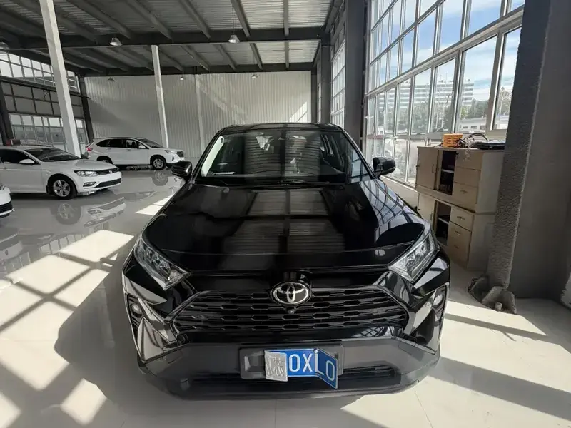 2023 Toyota RAV4 с пробегом 90 000 км