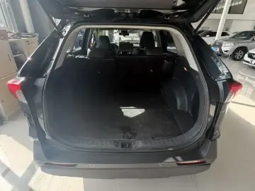 2023 Toyota RAV4 с пробегом 90 000 км
