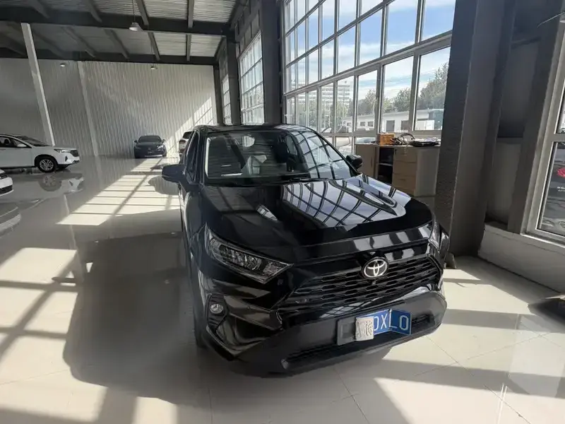 2023 Toyota RAV4 с пробегом 90 000 км
