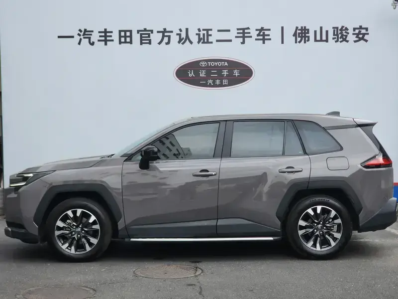 2026 Toyota RAV4 с пробегом 25 000 км