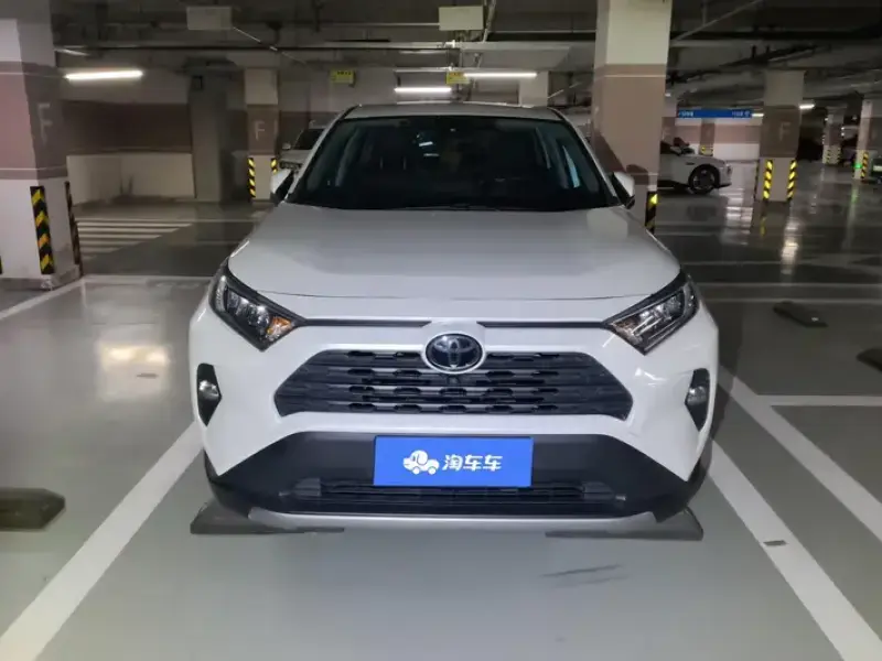 2022 Toyota RAV4 с пробегом 33 000 км