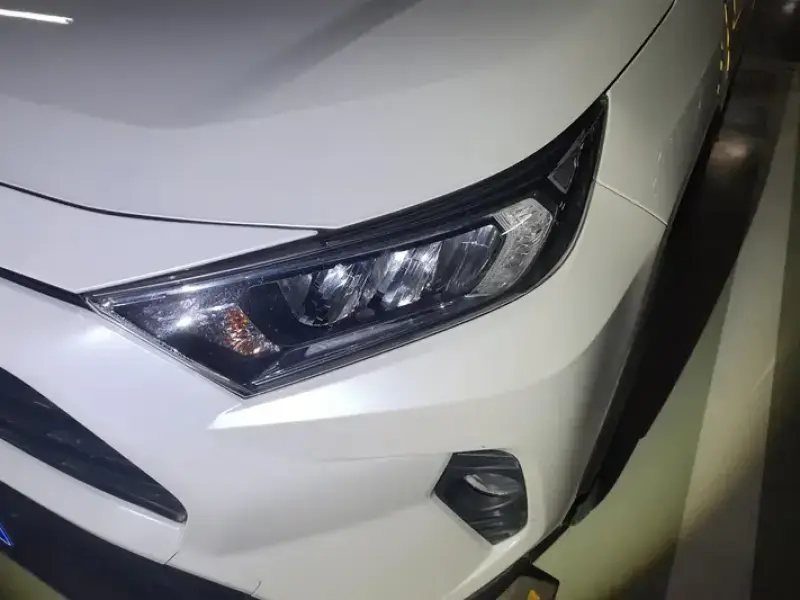 2022 Toyota RAV4 с пробегом 33 000 км