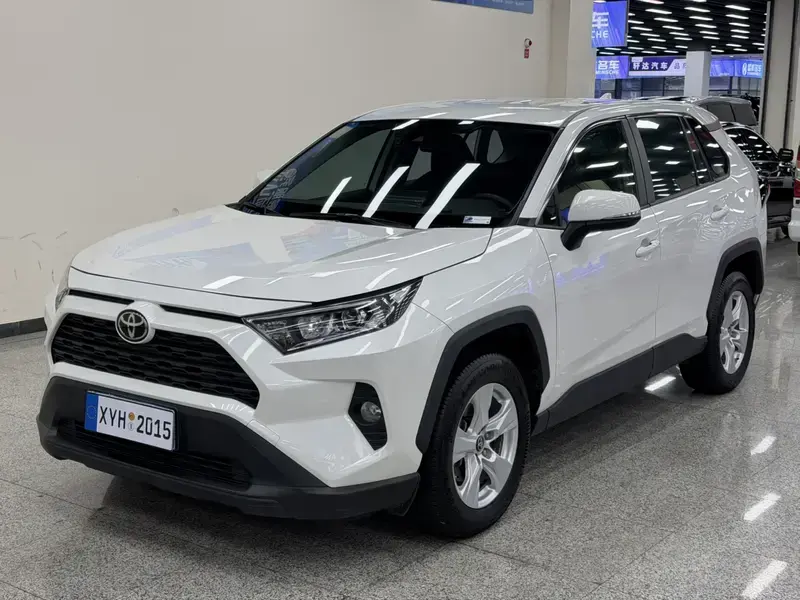2020 Toyota RAV4 с пробегом 75 000 км