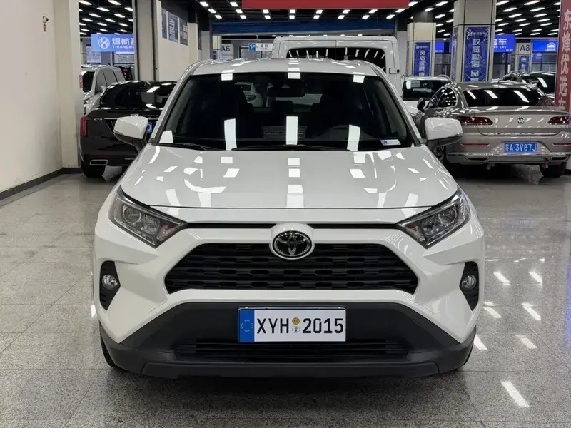 2020 Toyota RAV4 с пробегом 75 000 км