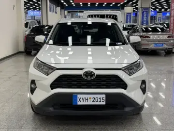 2020 Toyota RAV4 с пробегом 75 000 км