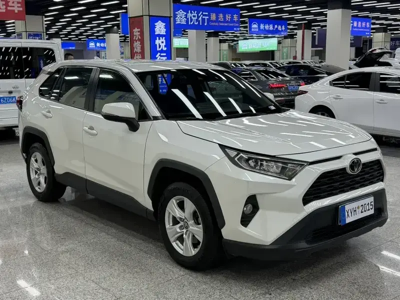 2020 Toyota RAV4 с пробегом 75 000 км