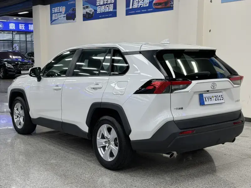 2020 Toyota RAV4 с пробегом 75 000 км