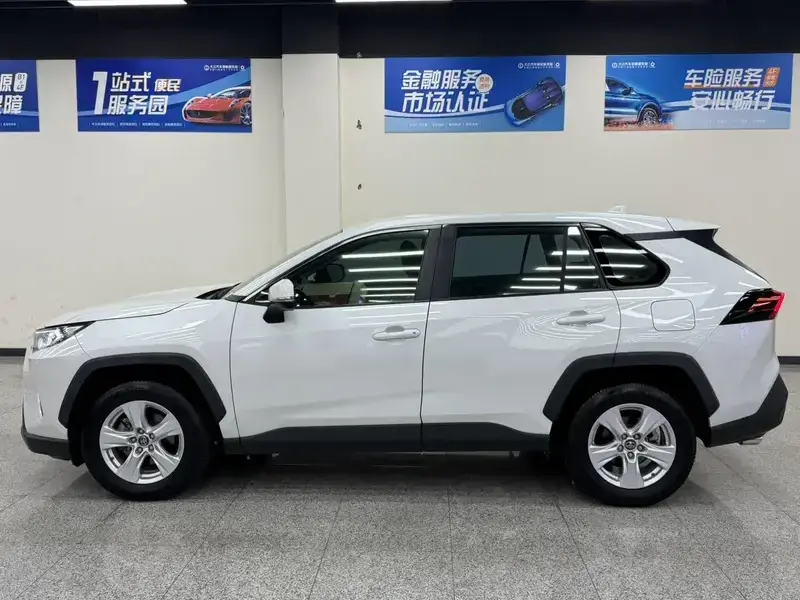 2020 Toyota RAV4 с пробегом 75 000 км